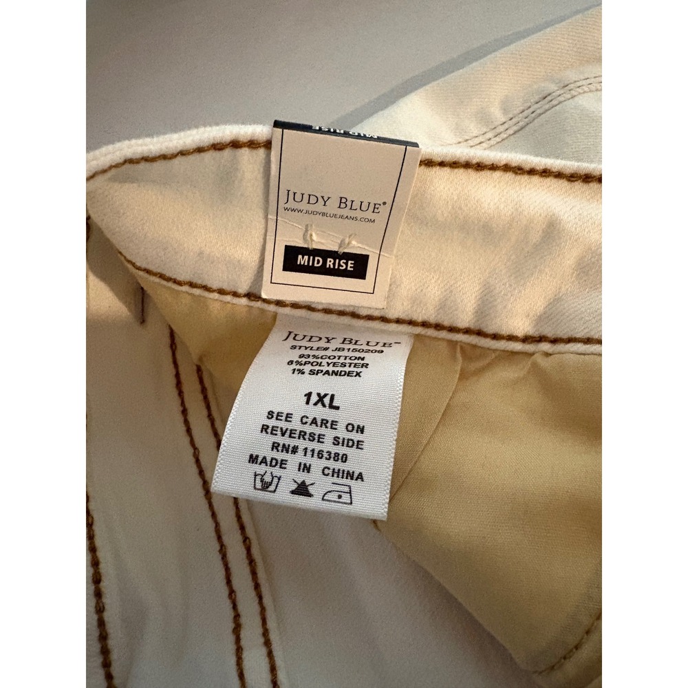 Judy Blue White Mid Rise Frayed Hem Denim Shorts Rainbow‎ Stitching Size 1XL - Picture 3 of 10